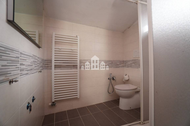 Half-duplex for sale in Salassa