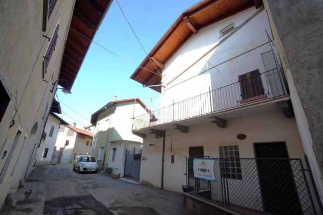 Half-duplex for sale in Salassa