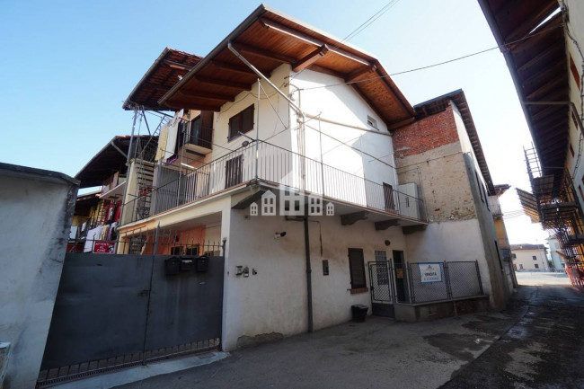 Half-duplex for sale in Salassa