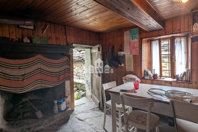 Casa semindipendente in vendita a Traversella