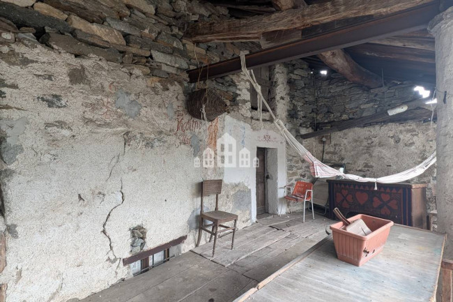 Casa semindipendente in vendita a Traversella