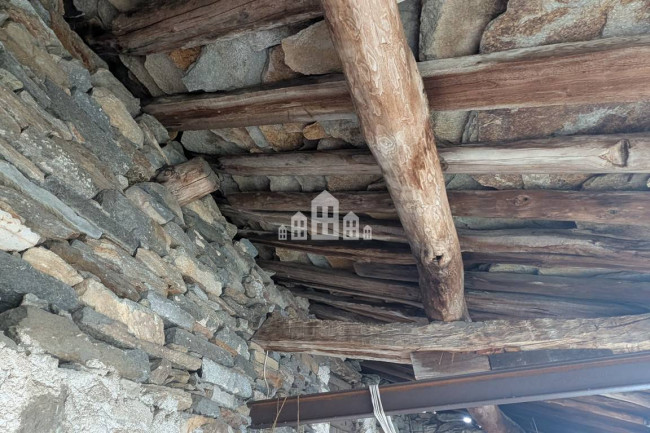 Casa semindipendente in vendita a Traversella
