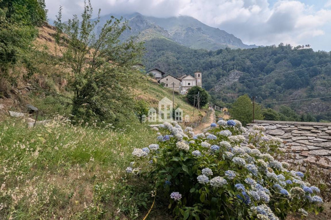 Casa semindipendente in vendita a Traversella