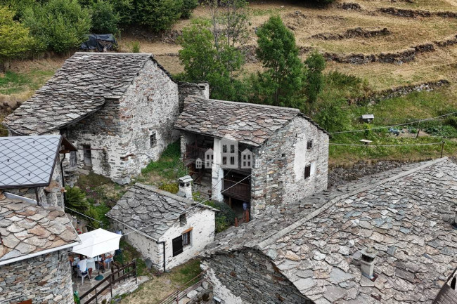 Casa semindipendente in vendita a Traversella