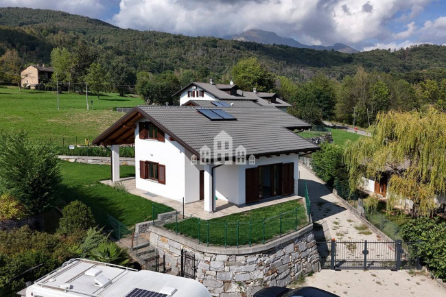 Villa in vendita a Rueglio