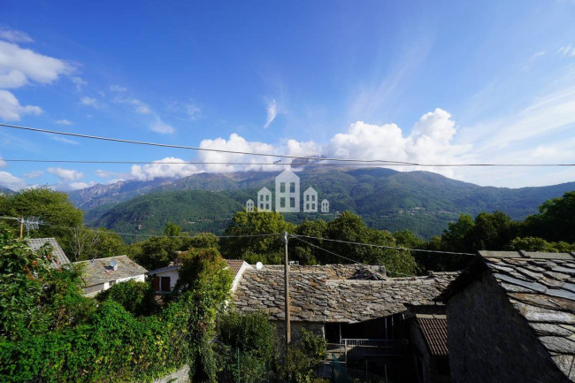 Casa semindipendente in vendita a Pont-Canavese