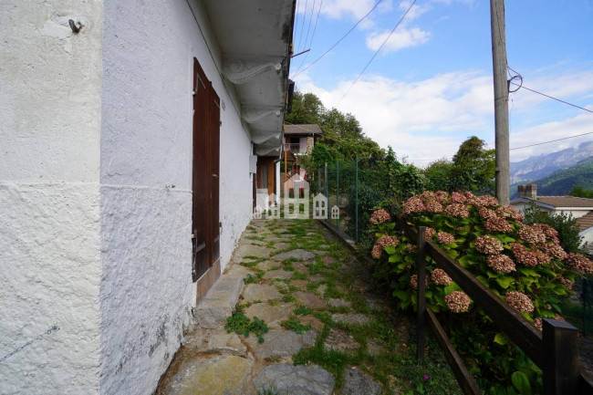 Casa semindipendente in vendita a Pont-Canavese