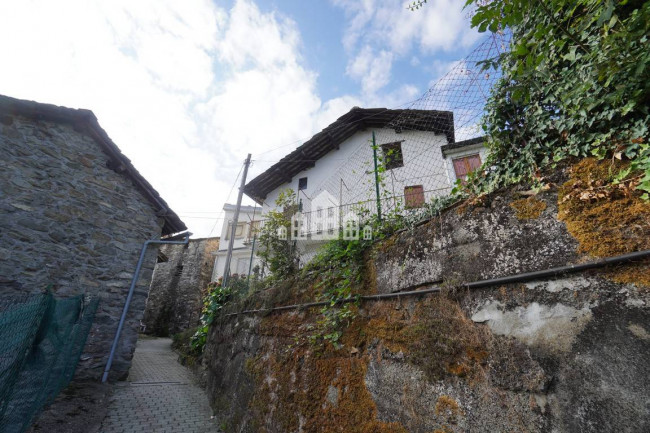 Casa semindipendente in vendita a Pont-Canavese
