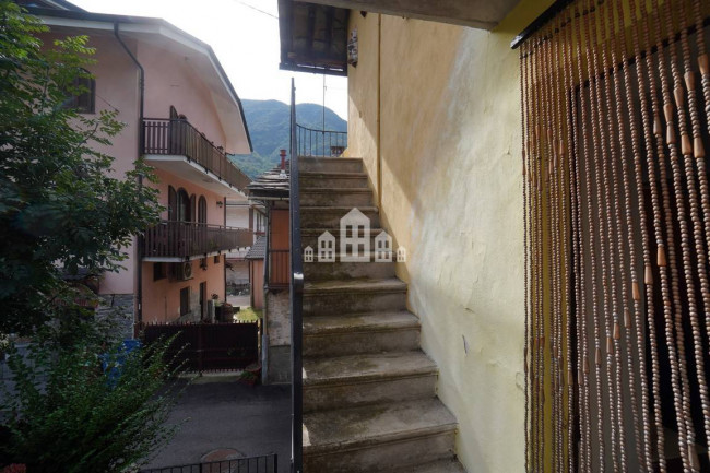Casa semindipendente in vendita a Sparone