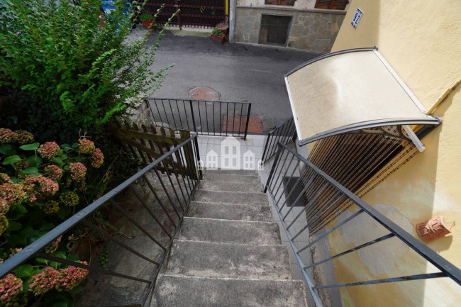 Casa semindipendente in vendita a Sparone