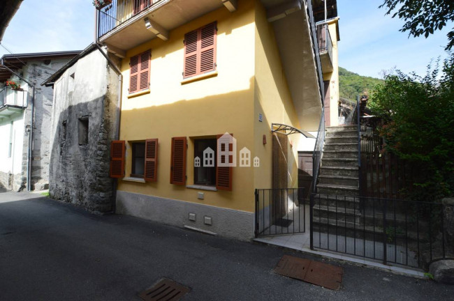Casa semindipendente in vendita a Sparone