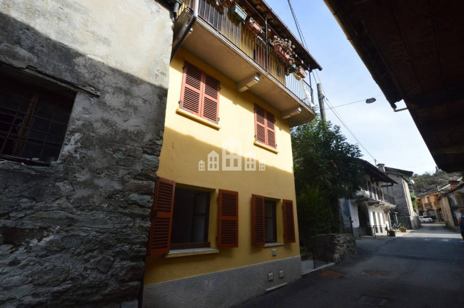 Casa semindipendente in vendita a Sparone