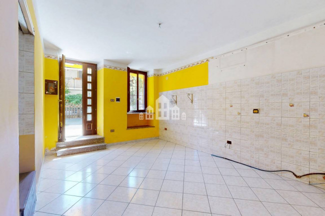 Half-duplex for sale in Rivara
