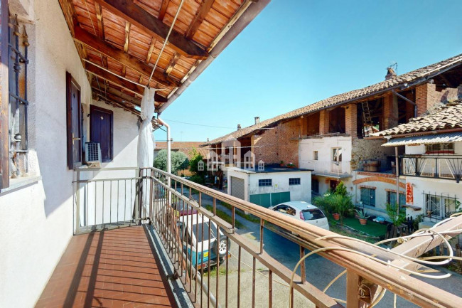 Half-duplex for sale in Rivara