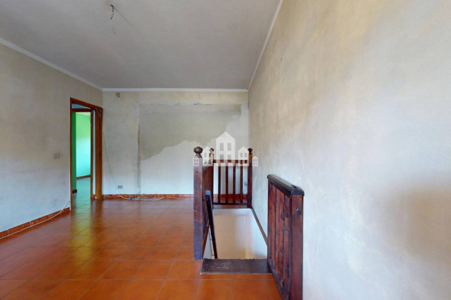 Half-duplex for sale in Rivara
