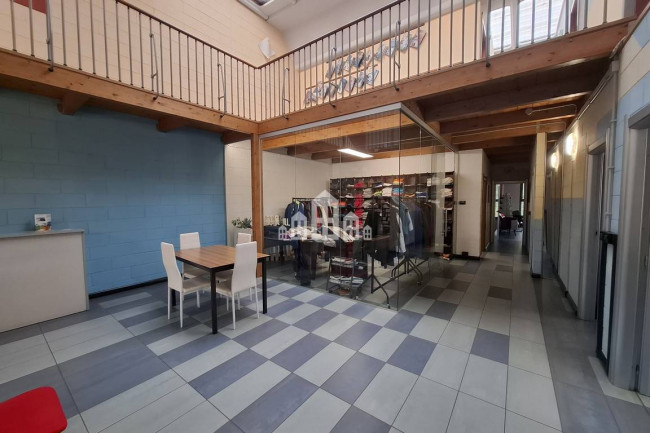 Retail space for sale in Valperga