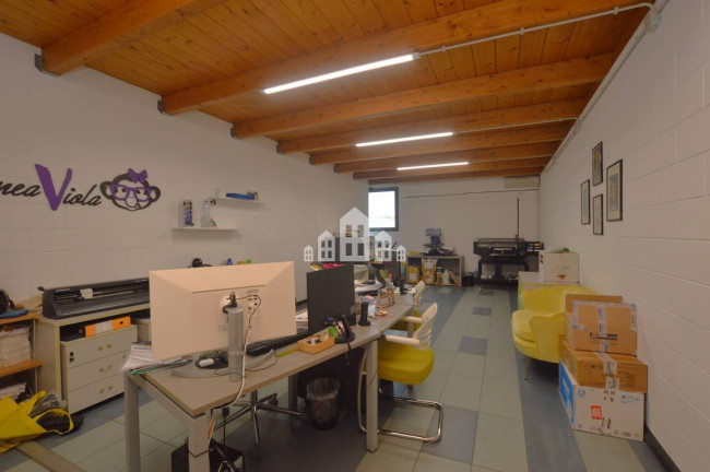 Retail space for sale in Valperga