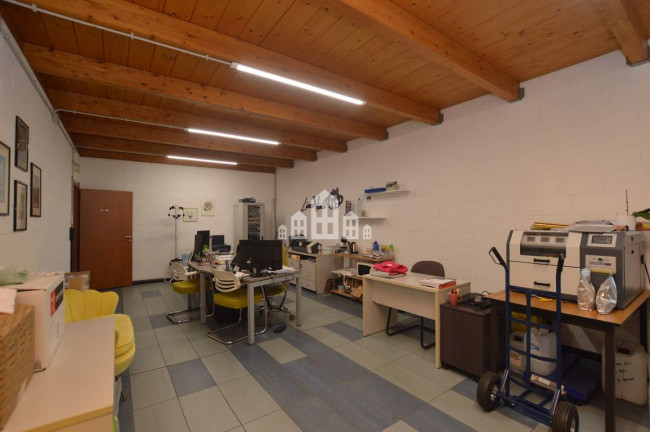 Retail space for sale in Valperga