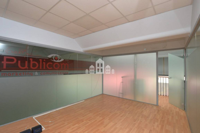 Retail space for sale in Valperga