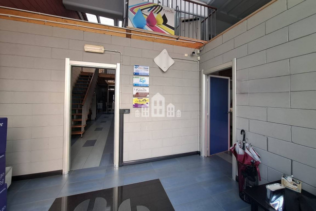 Retail space for sale in Valperga
