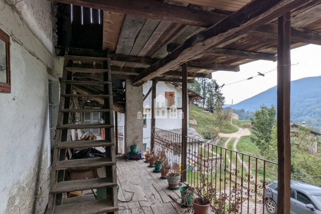 Half-duplex for sale in Traversella