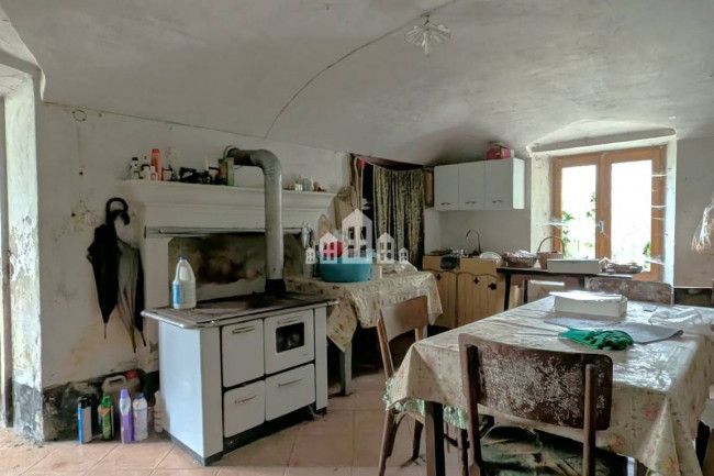 Half-duplex for sale in Traversella