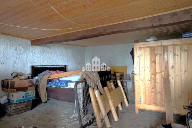 Half-duplex for sale in Traversella