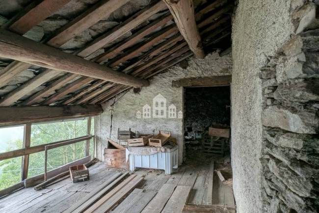 Half-duplex for sale in Traversella