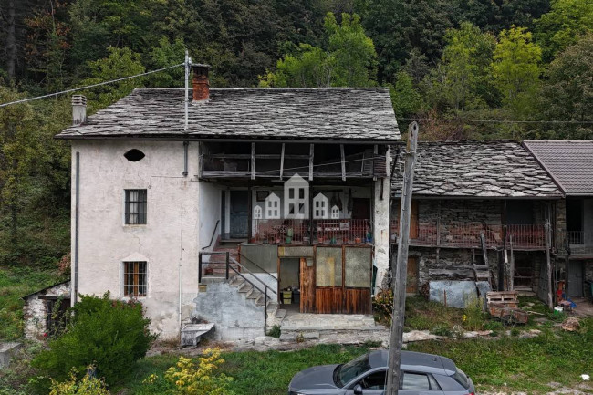 Half-duplex for sale in Traversella