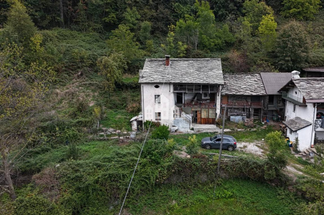 Half-duplex for sale in Traversella
