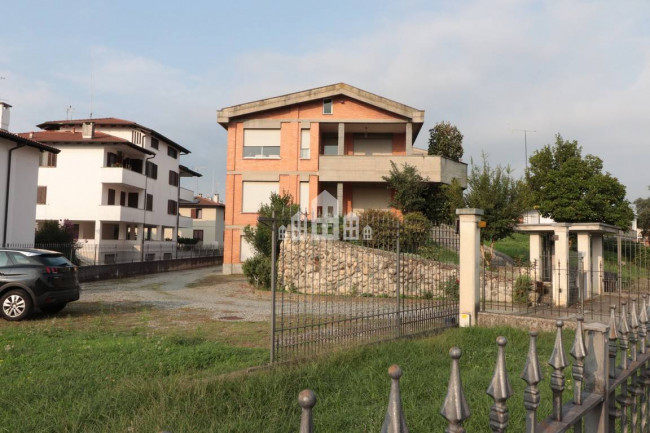 Casa indipendente in vendita a Romano Canavese