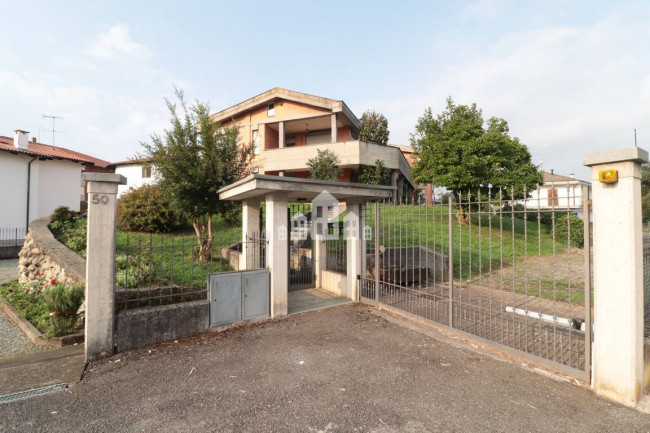 Casa indipendente in vendita a Romano Canavese