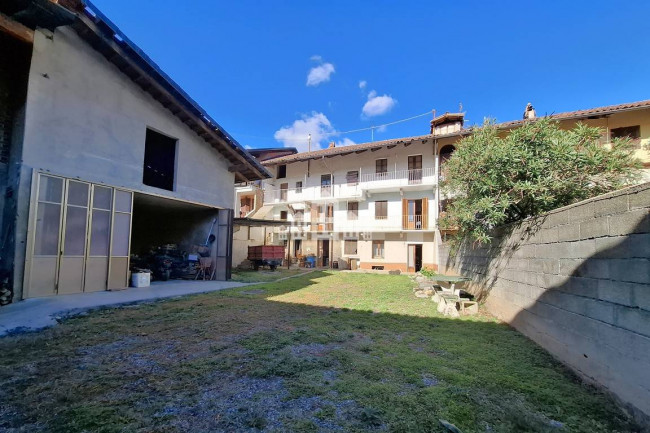 Half-duplex for sale in Salassa