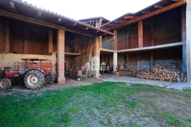Half-duplex for sale in Salassa