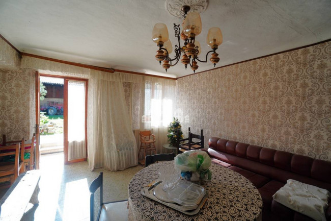 Half-duplex for sale in Salassa