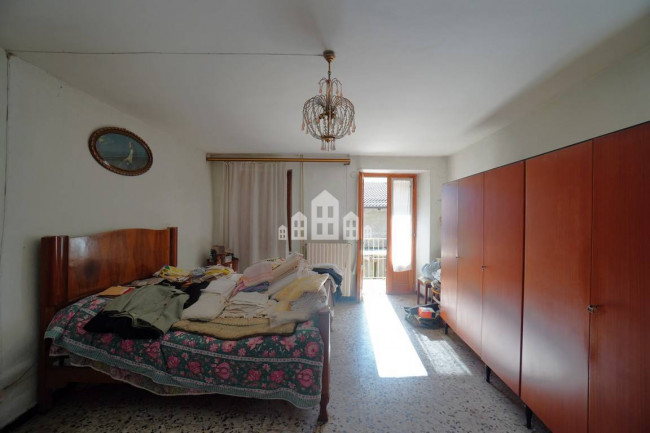 Half-duplex for sale in Salassa