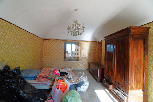 Half-duplex for sale in Salassa