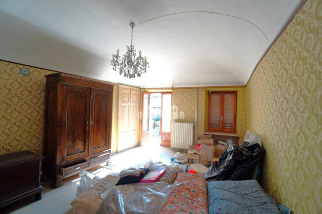 Half-duplex for sale in Salassa