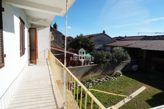 Half-duplex for sale in Salassa