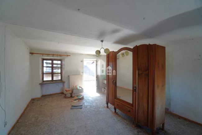 Half-duplex for sale in Salassa