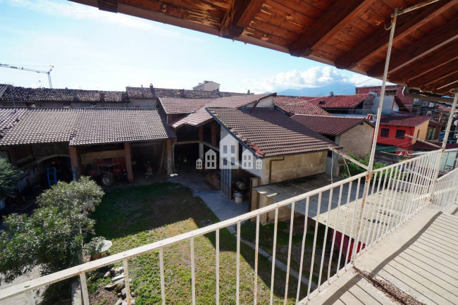 Half-duplex for sale in Salassa