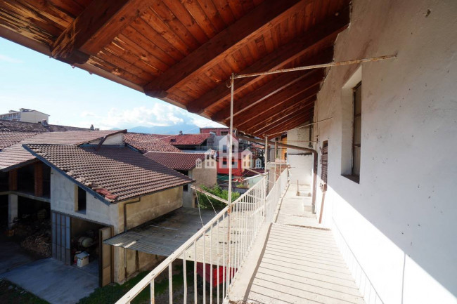 Half-duplex for sale in Salassa