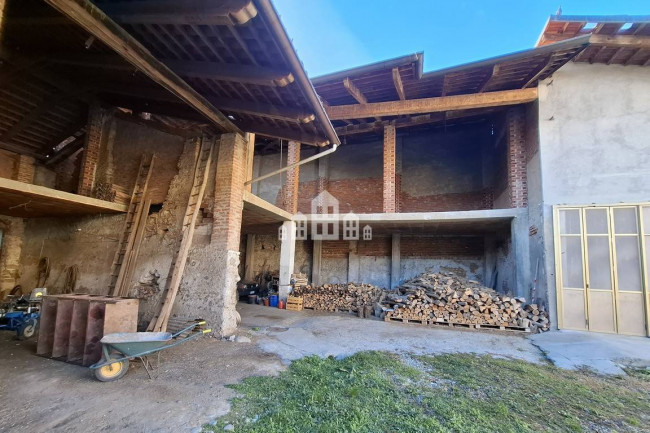 Half-duplex for sale in Salassa