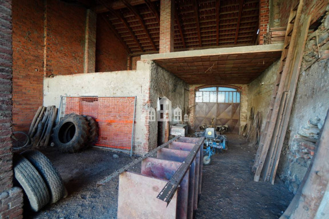 Half-duplex for sale in Salassa