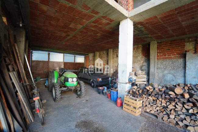 Half-duplex for sale in Salassa