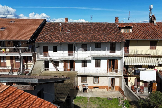 Half-duplex for sale in Salassa