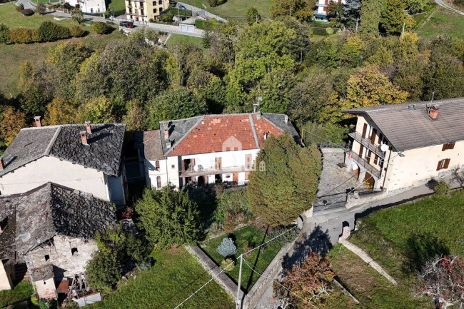 Casa semindipendente in vendita a Valchiusa