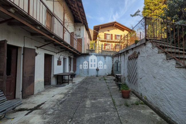 Casa semindipendente in vendita a Valchiusa