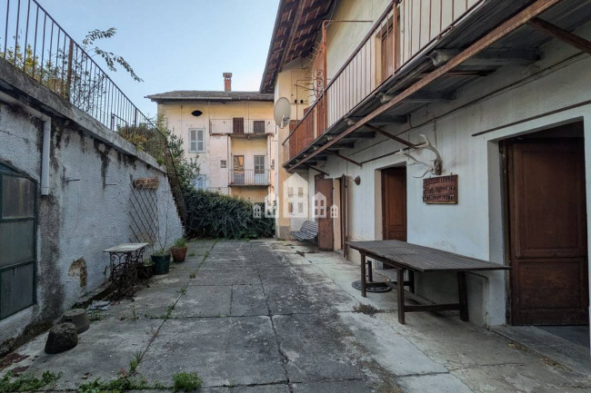 Casa semindipendente in vendita a Valchiusa