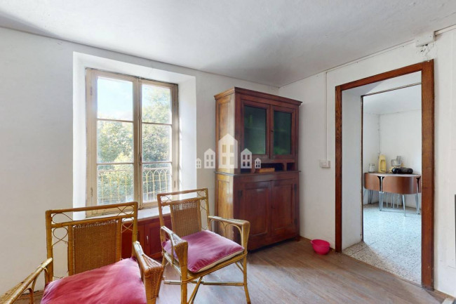 Casa semindipendente in vendita a Valchiusa